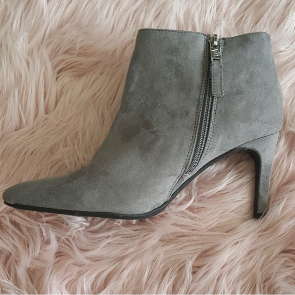 Gray Suede Ankle Boots Size 9.5—#027 - Picture 3 of 5